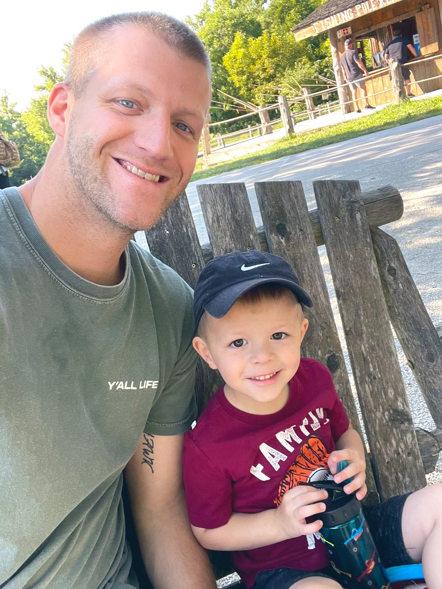 katylouw8's tweet photo. @WegenerA4 was put on this planet to be a dad; Happy Father’s Day to the absolute best❤️ https://t.co/qIWixjCDGF