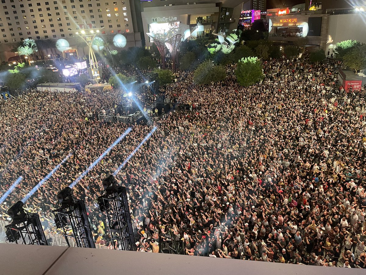L10MJ9E's tweet photo. @starsfanerik At T-Mobile Arena Plaza for the rally... stop cherry-picking photos to fit your agenda.. https://t.co/MGrfFaHPnt
