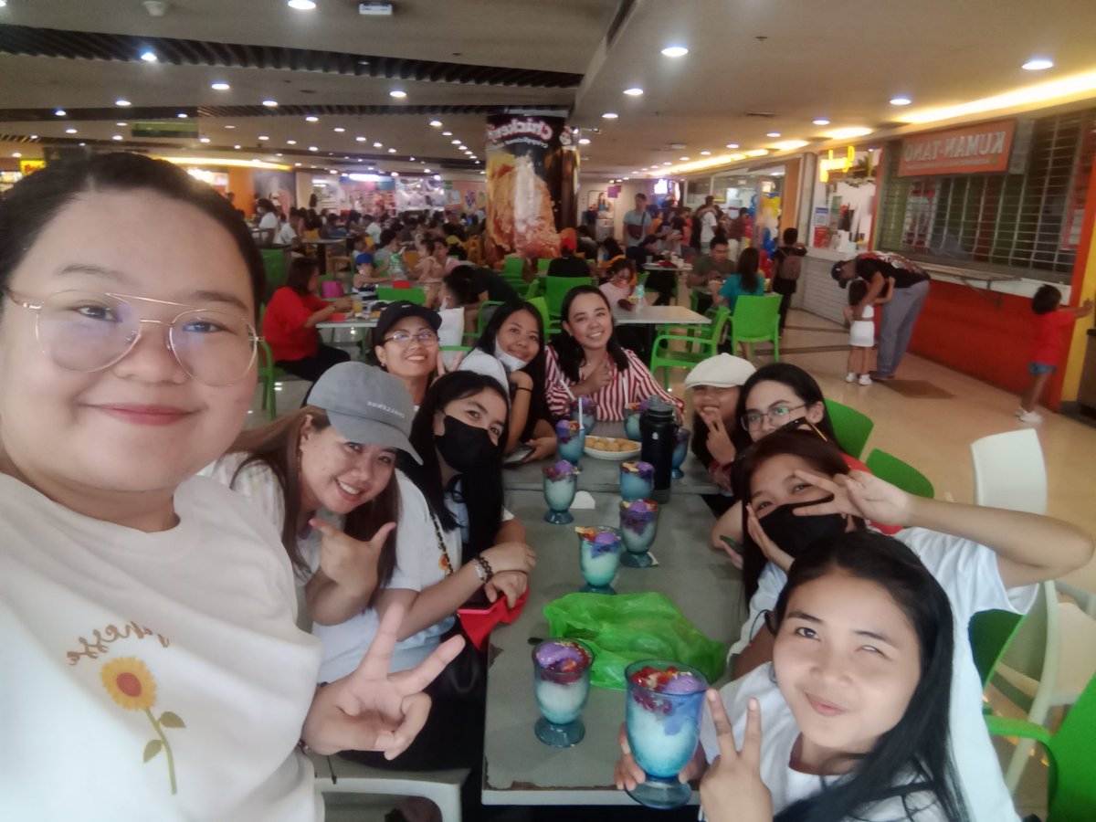 FKTitasOfficial's tweet photo. Special thanks to Tita Raine @thatskie80 for organizing this quick meet up and for sponsoring our Chowking Halo-halo merienda and Jollibee treat for few people along Binondo. 🥰💛🌻

#FranKira | #FrancineDiaz | #BGYO_Akira
@francinecarreld | @BGYO_Akira https://t.co/RePaED6HXo