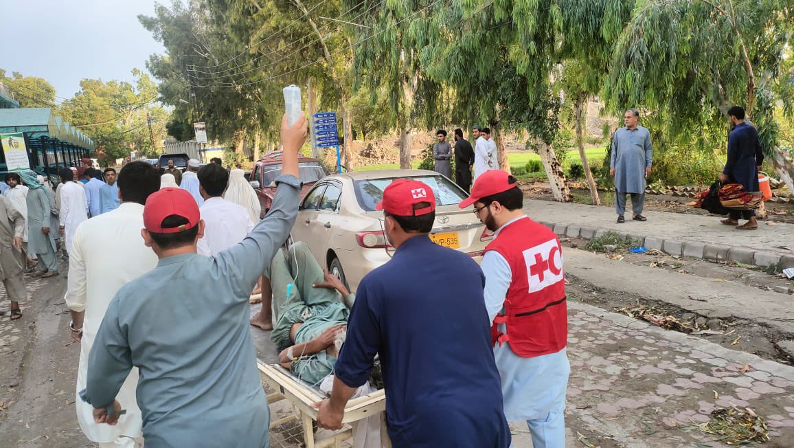 PRCSKP_Official's tweet photo. District Bannu has been hit by another round of massive rainfall. Our dedicated teams are on the ground, working tirelessly to provide assistance to those in need. Let's stand together and support the affected communities. #Bannu #RainfallEmergency #CommunitySupport #icrc https://t.co/yFlTRhBH6t