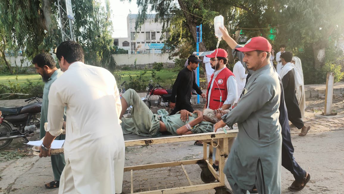 PRCSKP_Official's tweet photo. District Bannu has been hit by another round of massive rainfall. Our dedicated teams are on the ground, working tirelessly to provide assistance to those in need. Let's stand together and support the affected communities. #Bannu #RainfallEmergency #CommunitySupport #icrc https://t.co/yFlTRhBH6t