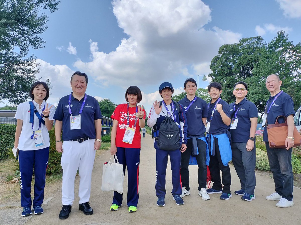 【SOWG2023ー1日目】#Olympiapark で開催のユニファイドスポーツ体験会・サッカーに #スペシャルオリンピックス日本 ドリームサポーターの #小塚崇彦 さん #玉田圭司 さんが観戦へ！サッカーチームとも会えました👏陸上チームにも会い、試合前のアスリートたちとハイタッチで激励をおくりました！