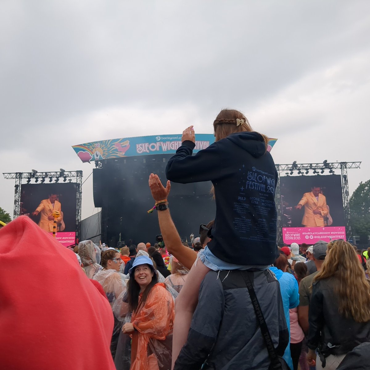 KingStammers's tweet photo. I had a toxic ex that listened to @mikasounds 24/7. For a long time It came with bad memories, so I wouldn't listen to them.

@manykinsmen has shown me the error of my ways, and I'm now stood in a soggy field having the time of my life 

Cheers Jon. https://t.co/XbyJQpQWOF