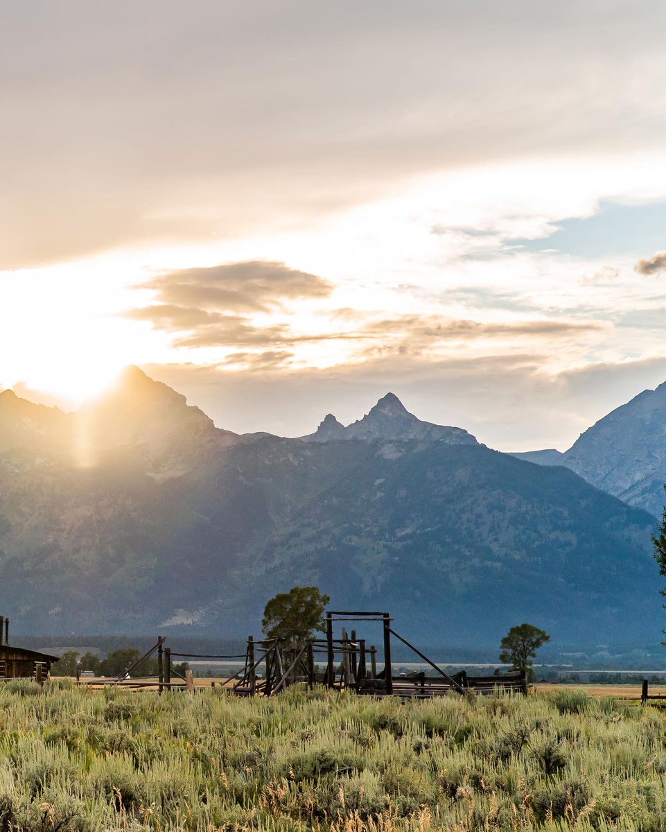 unspokenvisuals's tweet photo. Western Wyoming Evenings
-
https://t.co/3E07uAojps
-
#unspokenvisuals #wyoming #exploremore #neverstopexploring #wander #roamtheplanet #awakethesoul #stayandwander #theoutbound #wanderlust #wildernessculture #optoutside #depthofearth #depthobsessed #earthfocus #earthoutdoors https://t.co/ngftiYhqIR