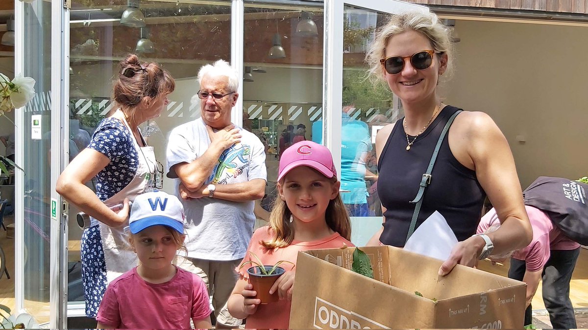 GreenTheGrid's tweet photo. You all helped to make the day a huge success and we look forward to seeing the plants grow in #SouthfieldsGrid gardens over the summer! https://t.co/hUSKMGCv8S