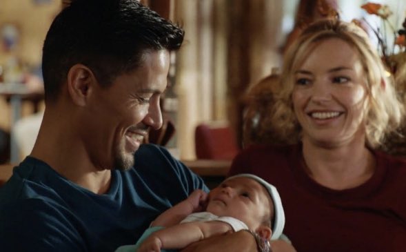 when we get to see them like this with their kid 🥺

#MagnumPI