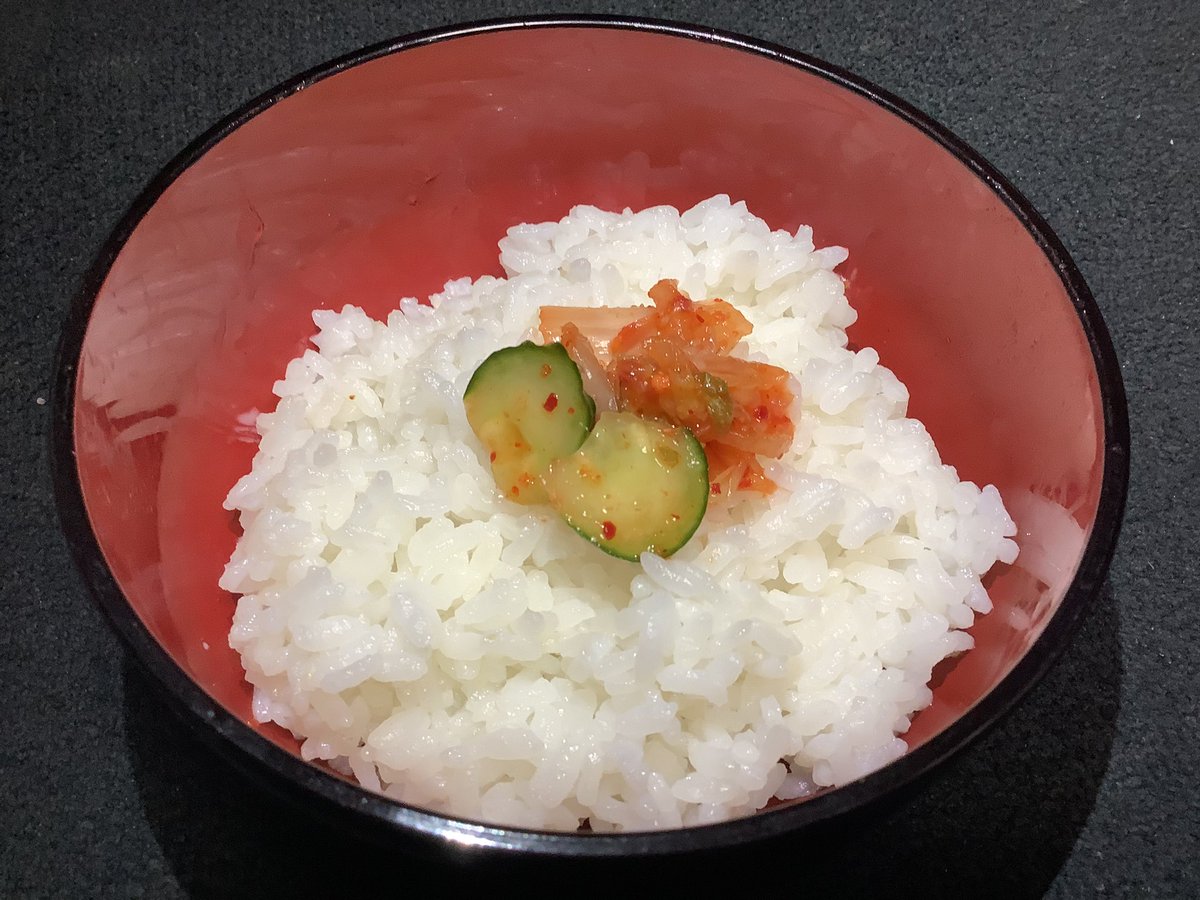 leslal's tweet photo. よくあるキムチボトルにきゅうりツッコんでオイキムにしてみたけど思いの外浸かってくれた🥒 こめがすすむ🍚 https://t.co/E8DyFVryLh