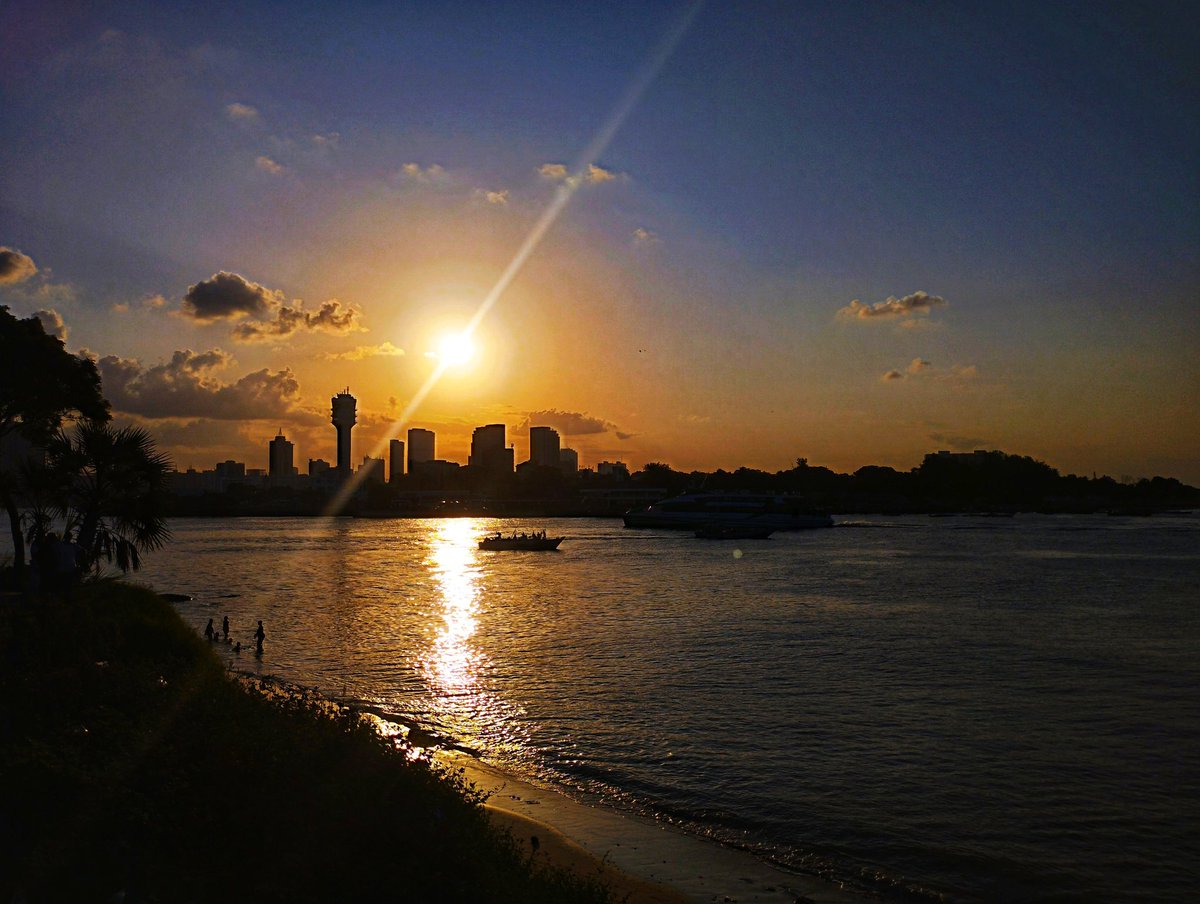 JamadiHatibu's tweet photo. Harbour skyline 🌇

Dar city..

Picha za jion ya leo, drop Yours 👇
#Pichazasimu

Frame 1&amp;2 or Frame 3&amp;4 https://t.co/K7zPBUEyoc