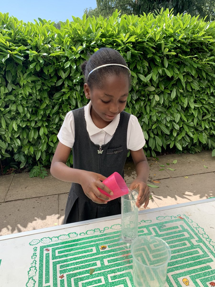 StMaryStBen's tweet image. Children in Y2 investigating volume and capacity in the sunshine. #practicalmaths