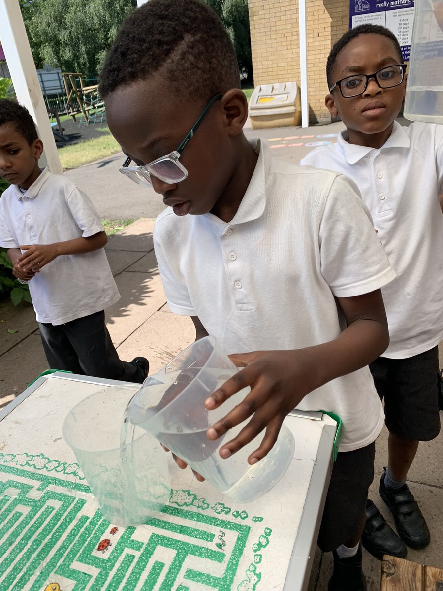 StMaryStBen's tweet image. Children in Y2 investigating volume and capacity in the sunshine. #practicalmaths