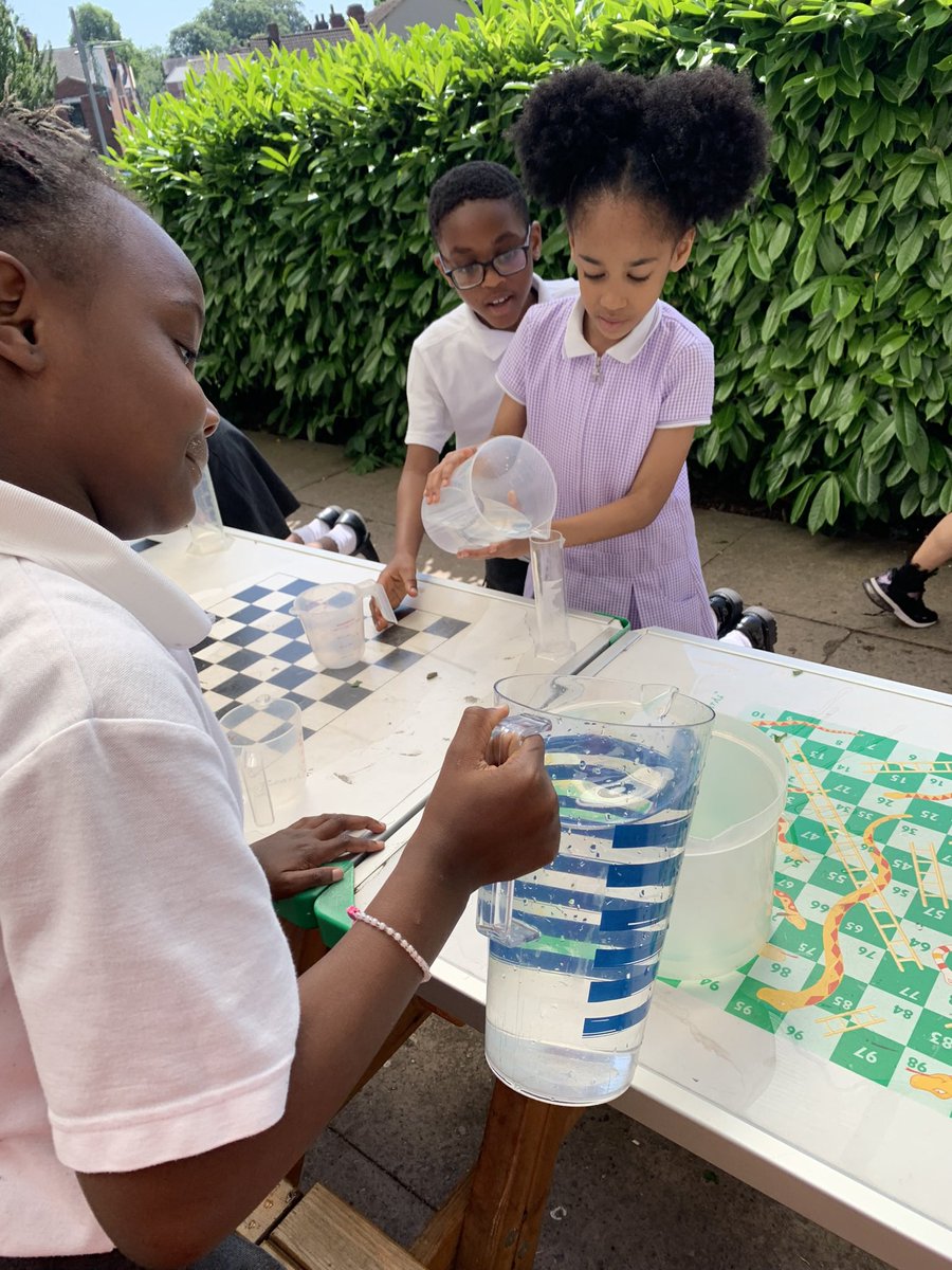 StMaryStBen's tweet image. Children in Y2 investigating volume and capacity in the sunshine. #practicalmaths