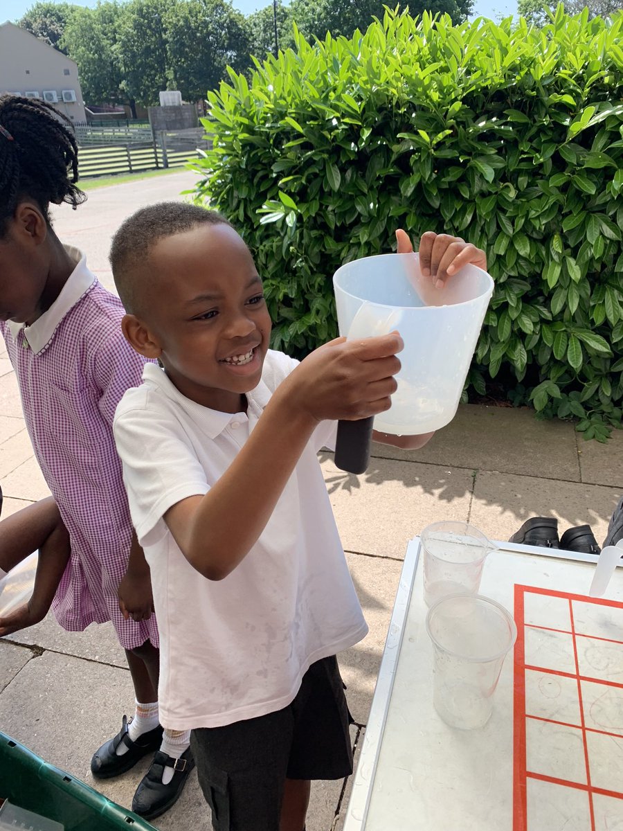 StMaryStBen's tweet image. Children in Y2 investigating volume and capacity in the sunshine. #practicalmaths