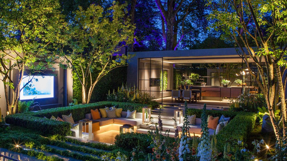Need #landscape lighting ideas? This article has plenty for you. #outdoorliving  cpix.me/a/171861961
