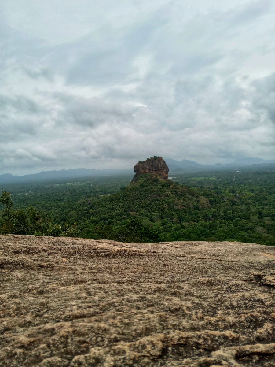 Pubudu94's tweet photo. #pidurangala 
#SriLanka https://t.co/mGb04TsrP4