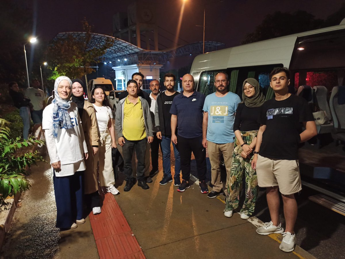 #universitemDEU ailesi olarak deprem bölgesindeki çalışmalarımızı kesintisiz sürdürüyoruz. Dün itibariyle <a href="/DEU_IzmirMYO/">DEÜ İzmir Meslek Yüksekokulu</a>, <a href="/DEU_spor/">DEÜ Necat Hepkon Spor Bilimleri Fakültesi</a>, <a href="/DeuMeslek/">DEÜ Bergama Meslek Yüksekokulu</a>, <a href="/deumuhendislik/">Dokuz Eylül Üniversitesi Mühendislik Fakültesi</a>, <a href="/9euiibf/">DEÜ İİBF</a> ve <a href="/DEU_EgitimF/">DEÜ Buca Eğitim Fakültesi</a> fakültelerinden yola çıkan 24. ekibimiz; bugün itibariyle Adıyaman'daki faaliyetlerine