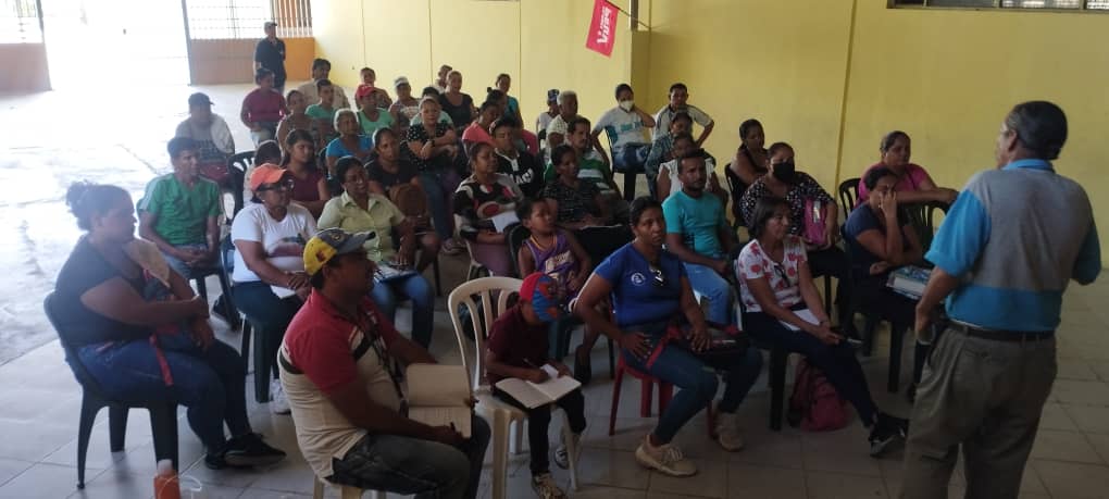 PartidoPSUV's tweet photo. Estructuras de base del PSUV en Cojedes reciben talleres sobre ética y valores socialistas
https://t.co/ZybEL71sza
#FelizDíaPapá https://t.co/q2gb3Y7hXo