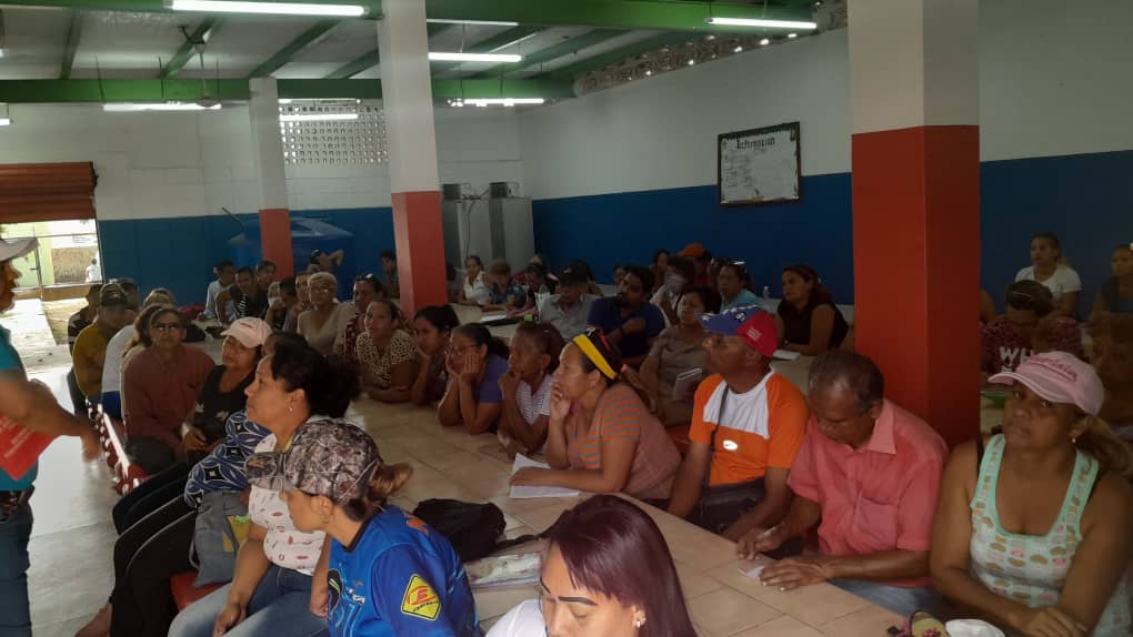 PartidoPSUV's tweet photo. Estructuras de base del PSUV en Cojedes reciben talleres sobre ética y valores socialistas
https://t.co/ZybEL71sza
#FelizDíaPapá https://t.co/q2gb3Y7hXo