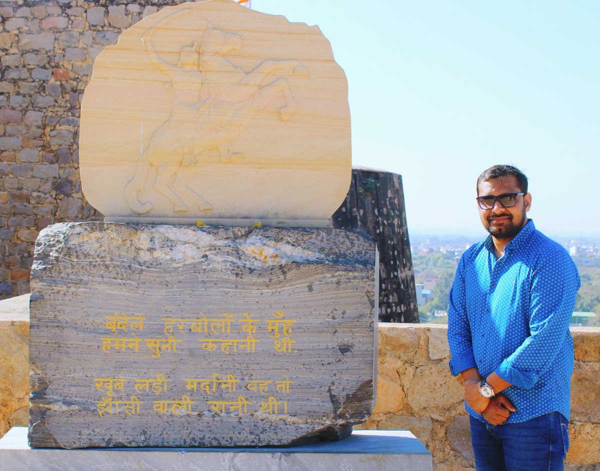 advJitendraSR's tweet photo. आज रानी लक्ष्मीबाई की पुण्यतिथि है,
आज ही के दिन, 18 जून 1858 को ग्वालियर मे उन्होंने मातृभूमि की सेवा में, स्वाभिमान से, प्रथम स्वतंत्रता संग्राम,1857 में अपने प्राण की आहुति दी थी |
मेरा उन्हें शत शत नमन 🙏
#JhansiKiRanilaxmibai https://t.co/IQ8Fx4zuln