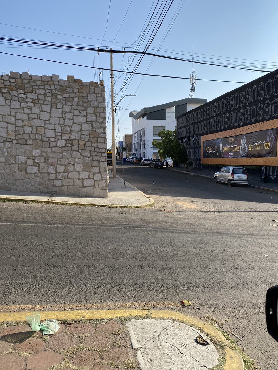DgoLomas's tweet photo. Gran ANARQUÍA en zona de ANTROS de BLVD  GUADIANA por inoperancia de @DurangoCap @AmbienteDgo @DMSPDGO  a esta hora en vía pública 10 jóvenes ingiriendo bebidas embriagantes A ESTA HORA !!!@josejoseantonio @Bonifacioamigo @super_vissorVDD @Roberto29169468 @canal10durango https://t.co/NSpw77wSib