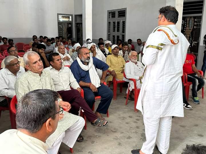 Tanwar_Indian's tweet photo. नारनौंद विधानसभा क्षेत्र में आयोजित कार्यकर्ता मीटिंग व जनसभा में पहुंच कर कार्यकर्ता साथियों के साथ संवाद किया व जींद में हमारे साथी जसवंत सिंह जी की स्वर्गीय माता जी की शोक सभा में शामिल होकर श्रद्धांजलि दी। https://t.co/xOF1TIz4kC