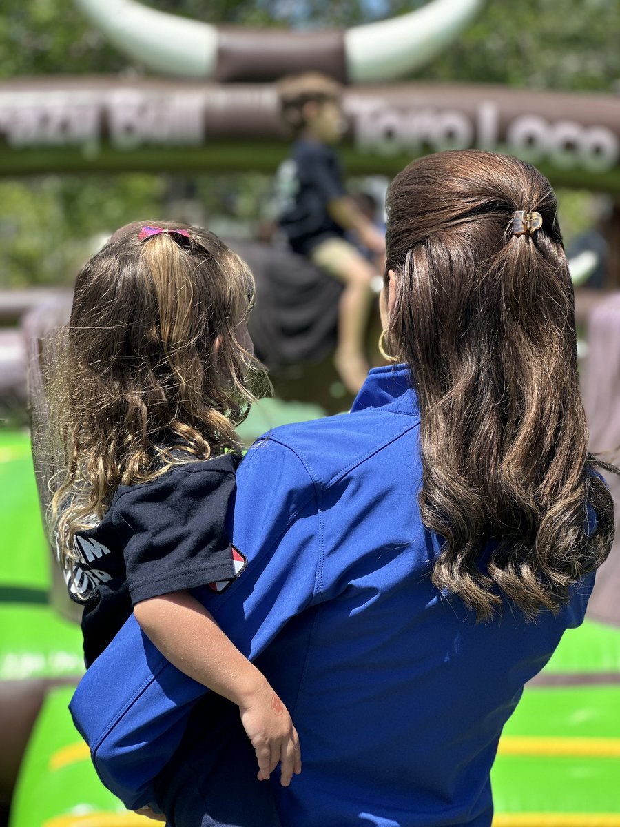 MorningInNVPAC's tweet photo. .@CaseyDeSantis and her kids checking out the mechanical bull! https://t.co/AAuTbFI32S