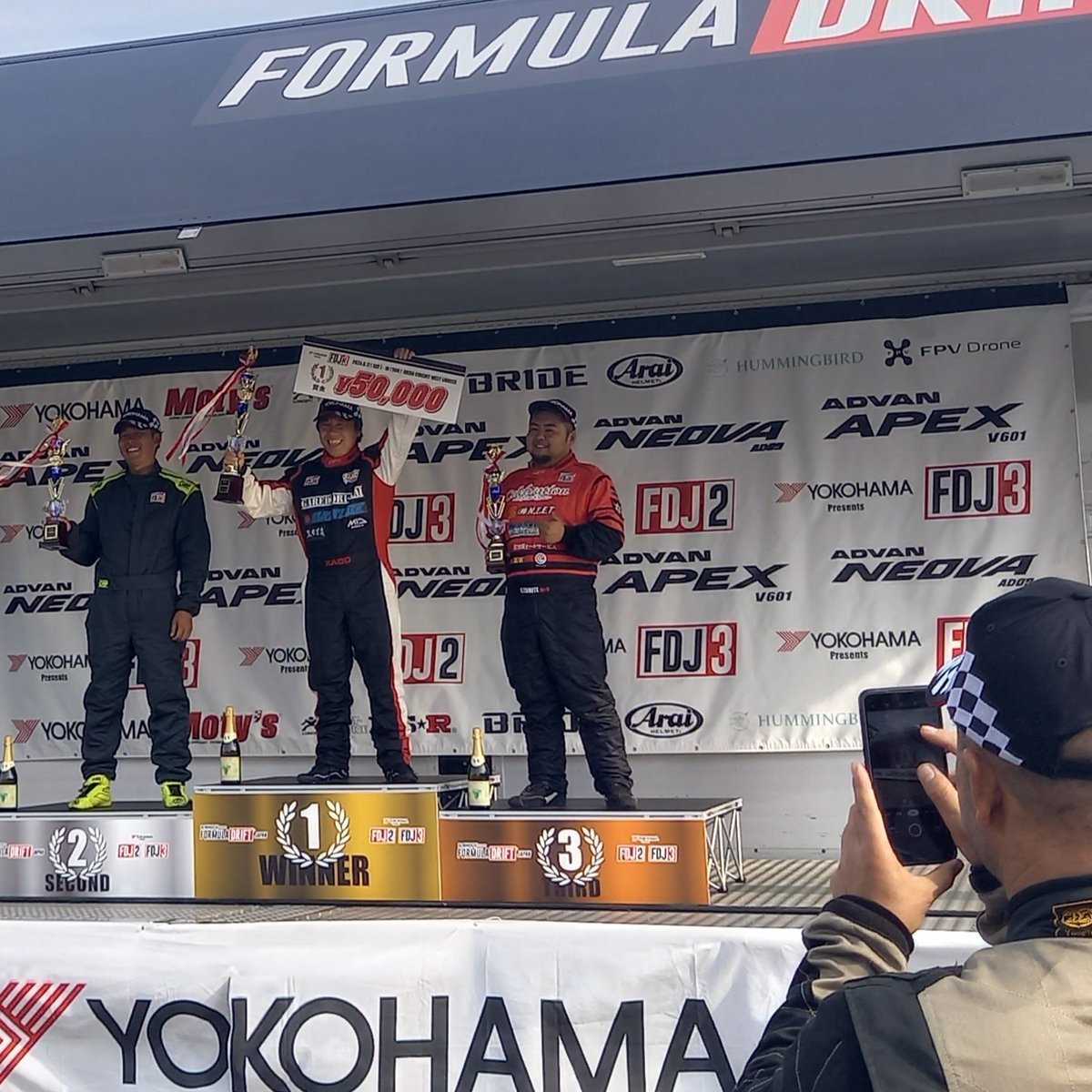 JIMSY_OYAMA's tweet photo. 目の前で事故したバイク女子をワンチャンと救出…バイクに付いたヘド��の臭いと追走しつつエビスへ…二人の優勝に立ち会う事が出来て楽しかった😂臭さはビタビタな追走で負けました事故ってた子は無事に帰れたのだろうか
#鷲倉温泉
#BLASTLACK
#Buynowjapan
#ガレドリ改
#ワンチャン先生
#変態チャンプ https://t.co/EL4qpNvYyb