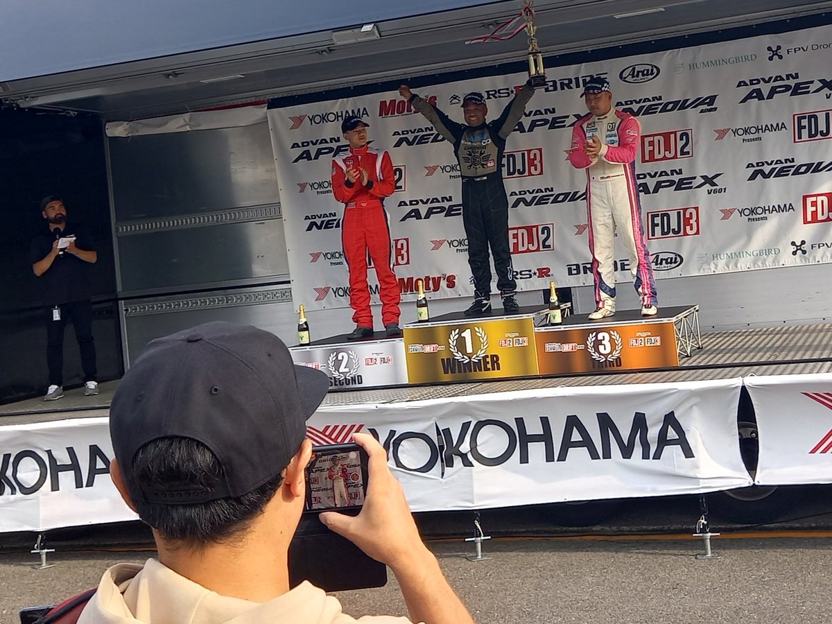 JIMSY_OYAMA's tweet photo. 目の前で事故したバイク女子をワンチャンと救出…バイクに付いたヘド��の臭いと追走しつつエビスへ…二人の優勝に立ち会う事が出来て楽しかった😂臭さはビタビタな追走で負けました事故ってた子は無事に帰れたのだろうか
#鷲倉温泉
#BLASTLACK
#Buynowjapan
#ガレドリ改
#ワンチャン先生
#変態チャンプ https://t.co/EL4qpNvYyb