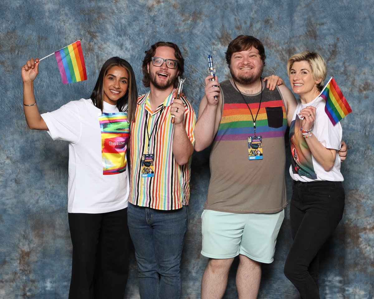 troyfin2's tweet image. #AwesomeCon #DoctorWho #Pride 🏳️‍🌈