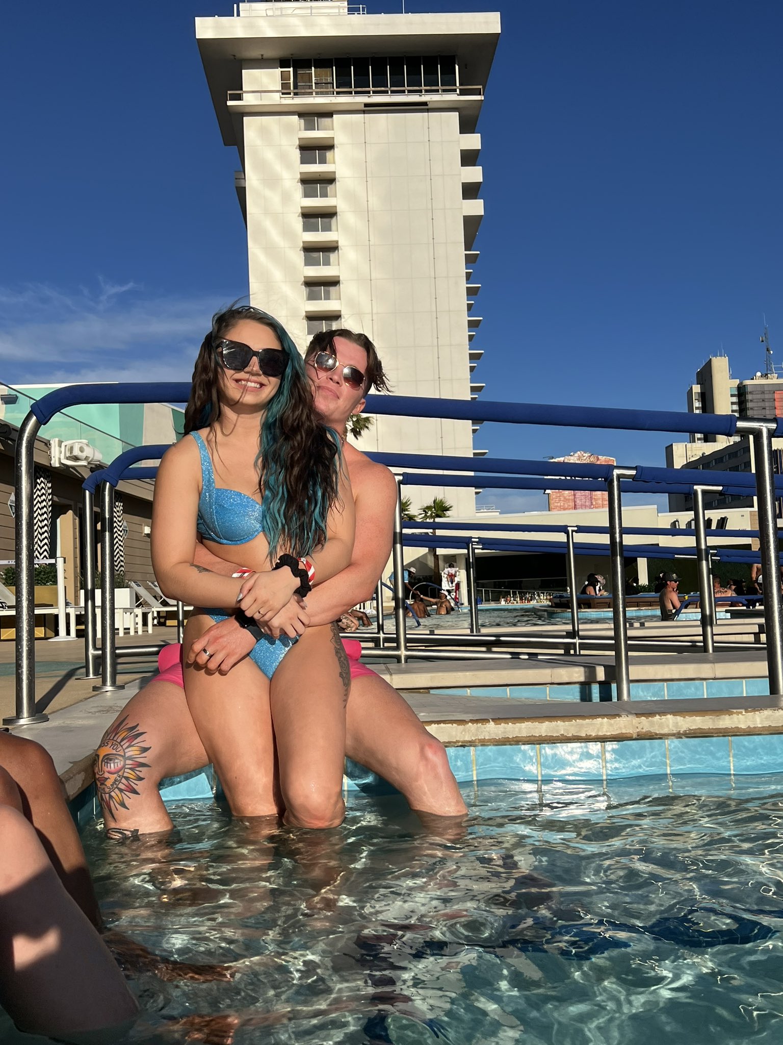 Kyle Fletcher カイル・フレッチャー on X: lifes pretty peachy at the moment 🥰  t.cocUqesJugRh  X