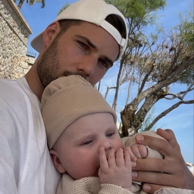 auroraxross's tweet photo. Te amamos mucho mi amor 🤎😋 https://t.co/GwtTmi7eeR