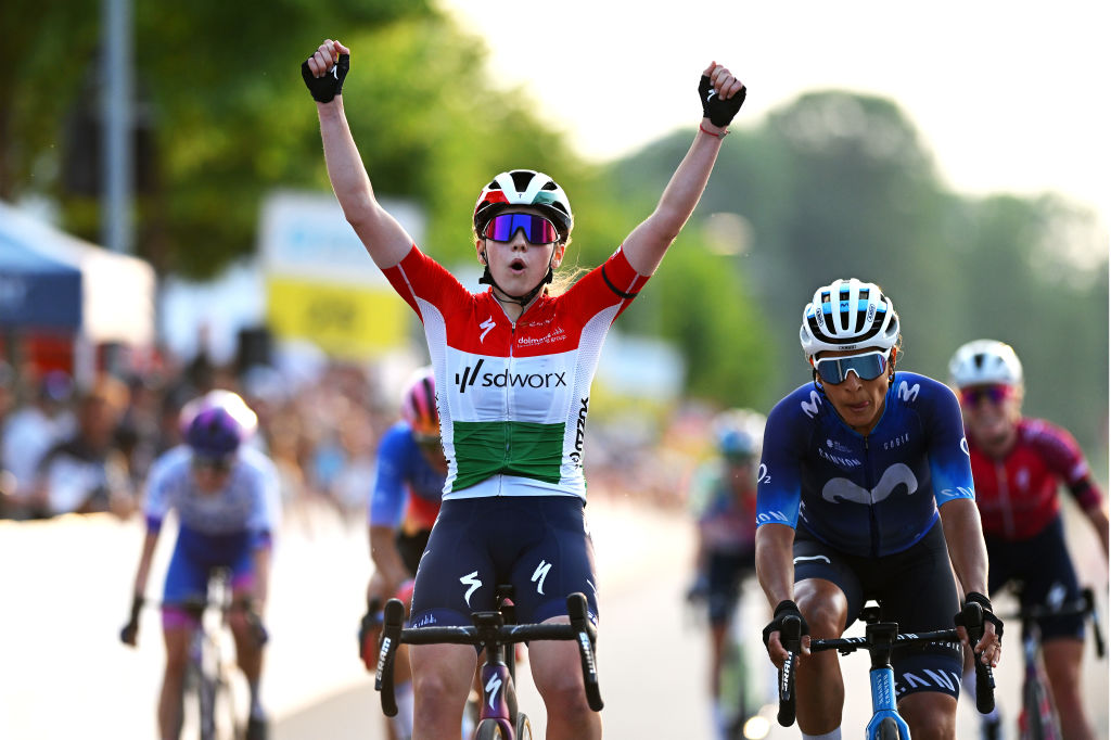 GaliCycling's tweet photo. 🇮🇹 @giroditalia #GiroNextGen 7/8 ⛰️
🏆 @janchristen04 🇨🇭 @HBAxeon
🎽 @MittetStaune 🇳🇴 @JumboVismaRoad

🇨🇭 @tds #tourdesuissewomen 1/4
🏆 @BlankaVas 🇭🇺 @teamsdworx
🎽 @BlankaVas 🇭🇺 @teamsdworx https://t.co/De0H6hdT8B