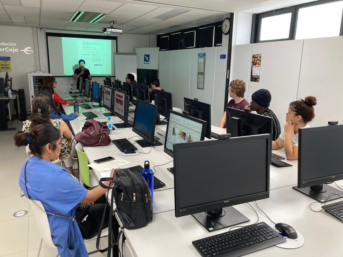 Accem_ong's tweet photo. Personas a las que acompañamos en su proceso de inserción sociolaboral en #Zaragoza han participado en un taller teórico práctico de técnicas BAE, centrado en las posibilidades que ofrece el #INAEM en la búsqueda de empleo. #AccemAriadna #PIMEIAccem #EmpleaIN @FundIbercaja https://t.co/l4rRngEMgK