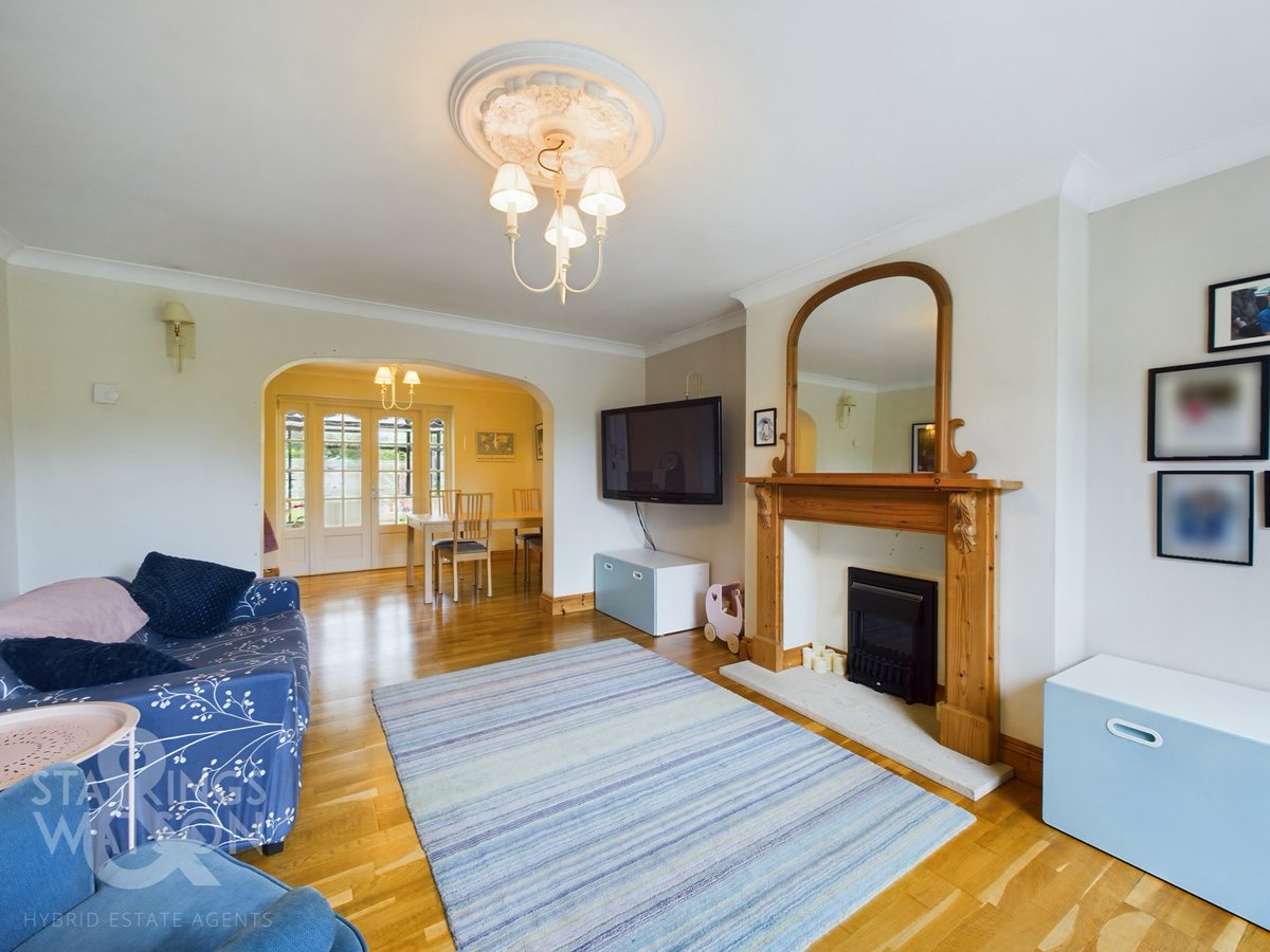 StarkingsWatson's tweet photo. Close to Acle High Street | Extended Detached Home | Flexible Layout with Annexe Potential | Two/Three Reception Rooms | Three/Four Bedrooms | Garage &amp; Driveway

Guide Price £425,000 to £450,000
📍 Reedham Road, Acle
🏡 View Full Details Here: https://t.co/PtFmYDpbSI https://t.co/bIYzxxHe4k