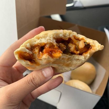 GiftAMeal's tweet photo. Treat yourself to the addictive deliciousness @KolacheFactory! These Czech pastries with sweet and savory fillings are a must-try. Quick bites on the go? They've got you covered.
#KolacheFactory #dogood #giftameal https://t.co/mHyqtYnhaU