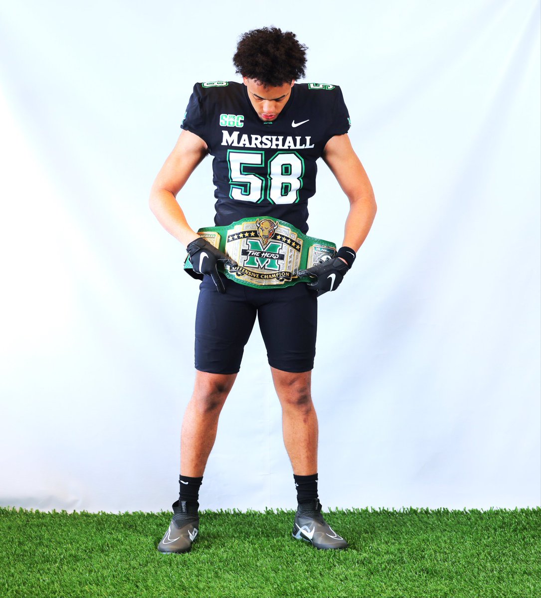 📍Huntington, WV
Back and ready to work at <a href="/HerdFB/">Marshall Football</a> camp!
<a href="/CoachHuff/">Charles C. Huff</a> <a href="/coach_semore/">Coach Jason Semore</a> <a href="/street_ralph/">Ralph Street</a> @LoganM_MU <a href="/webb_knoxFB/">Webb School Football</a> <a href="/Coach_Mahoney54/">Don Mahoney</a> <a href="/CSmithScout/">Chris Smith</a>