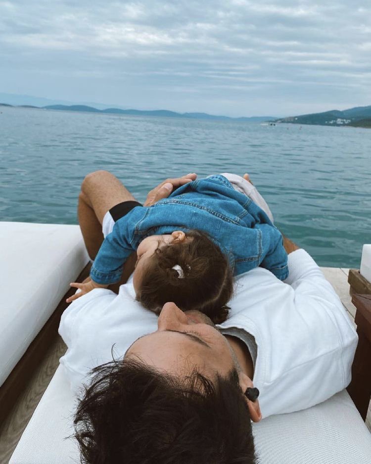 auroraxross's tweet photo. Feliz día del padre al mejor papá del mundo , gracias por ser como eres un increíble padre y detallista, eres el mejor nuestro héroe y nuestro rey de la casa te amamos demasiado, y disfruta mucho este día mi amor❤️ https://t.co/Bpi7t1CyYV