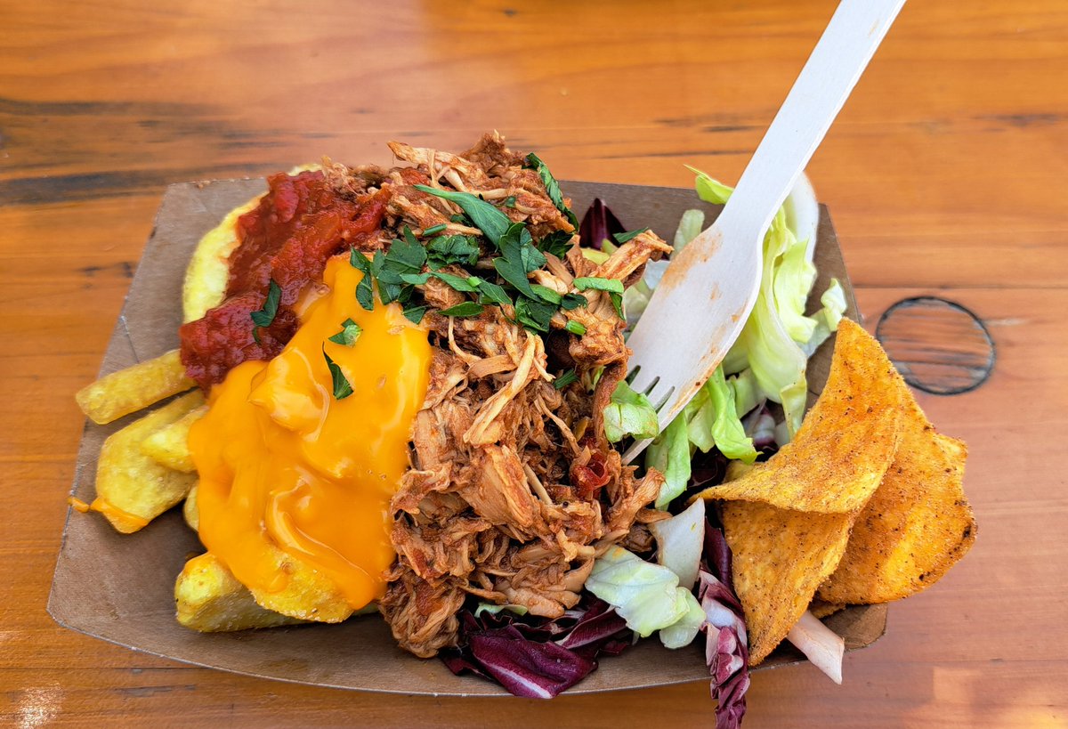 DWaywardAF's tweet image. We went to the #StreetfoodFestival today 🤤🤤🤤
#PulledChicken #CrispyPiggy