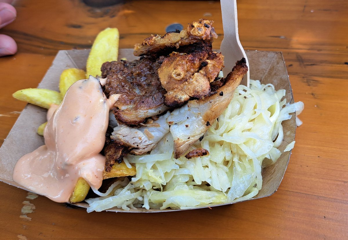 DWaywardAF's tweet image. We went to the #StreetfoodFestival today 🤤🤤🤤
#PulledChicken #CrispyPiggy