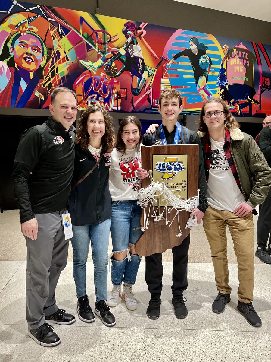 Happy Father’s Day, Aaron! We ❤️ you and hope you have an amazing day! ⁦<a href="/NW_PantherBBall/">@NW_PantherBBall</a>⁩