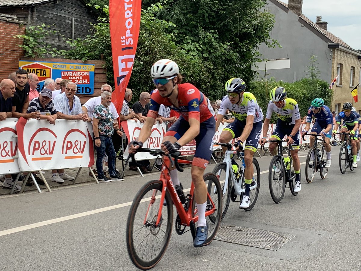 Romsee_Stavelot's tweet photo. RSR23 - le peloton chasse le trio de tête. L’écart chute à 32´ a 24km de l’arrivée #romsee #liege #belgiancycling https://t.co/TcTThBE6An