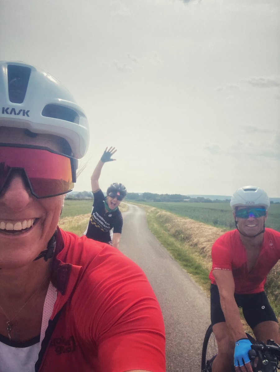 helsvarc's tweet photo. Lovely Little day in the saddle yesterday 😬 IOW Randoneee .. Clockwise and Anti Clockwise 🔁 … 
Beers at the end! 🍺🚴‍♀️🚴🏽‍♂️ 
#Cyclinglife #IsleofWight 
#Randonee https://t.co/RifjWO2DKZ