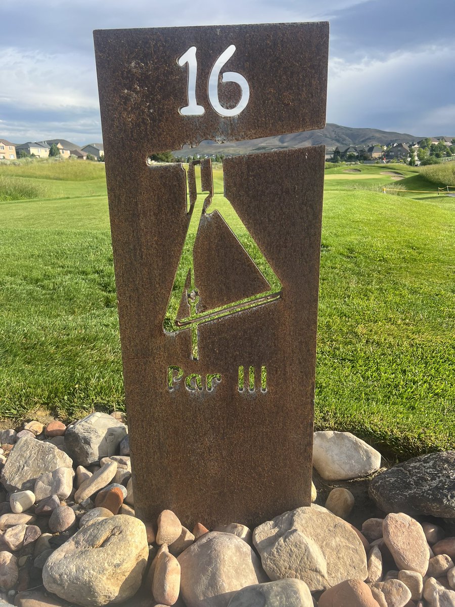 Walked a sunrise 9 @TheRanchesGolf. Beautiful morning, fun track in really good shape. It’s been a minute since I’ve played here. Totally worth the drive, gang. And how cool are those tee signs!? Can I love for a second on my @ScottgolfUSA SG-02 irons? These babies are so sweet.