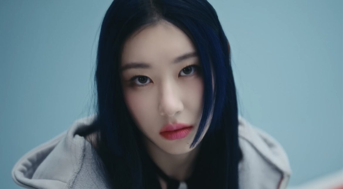 chaerpics's tweet photo. LEE CHAERYEONG FROM ITZY EVERYONE https://t.co/cwUU3j9xKg