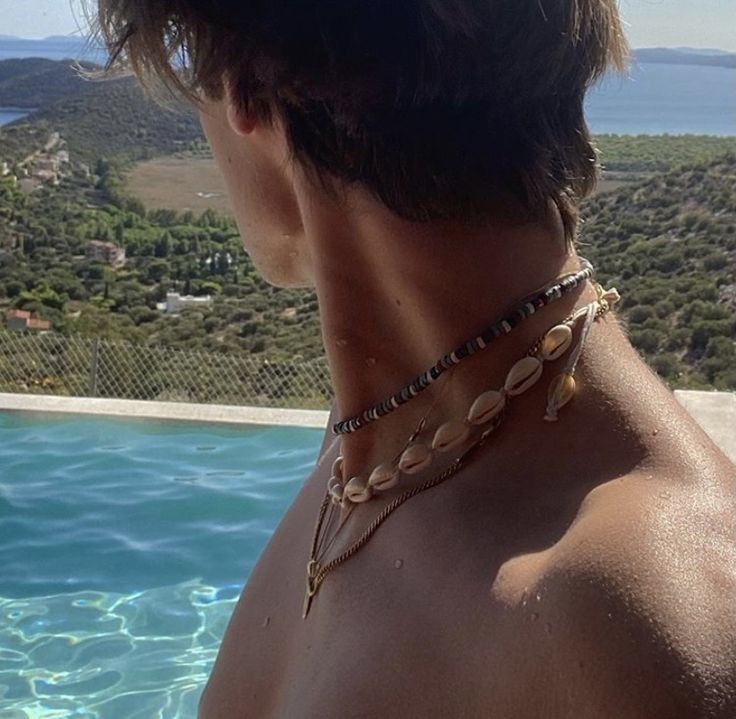 lutteohq's tweet photo. cruel summer || percabeth au
percy e annabeth são da mesma equipe de surf (ela feminina, e ele masculina) e não se suportam. porém, depois de ficarem bêbados em um lual, presos em uma caminhonete e verem alguém sabotando o equipamento, as coisas vão começar a ficar... estranhas. https://t.co/ai0CaiiHTv