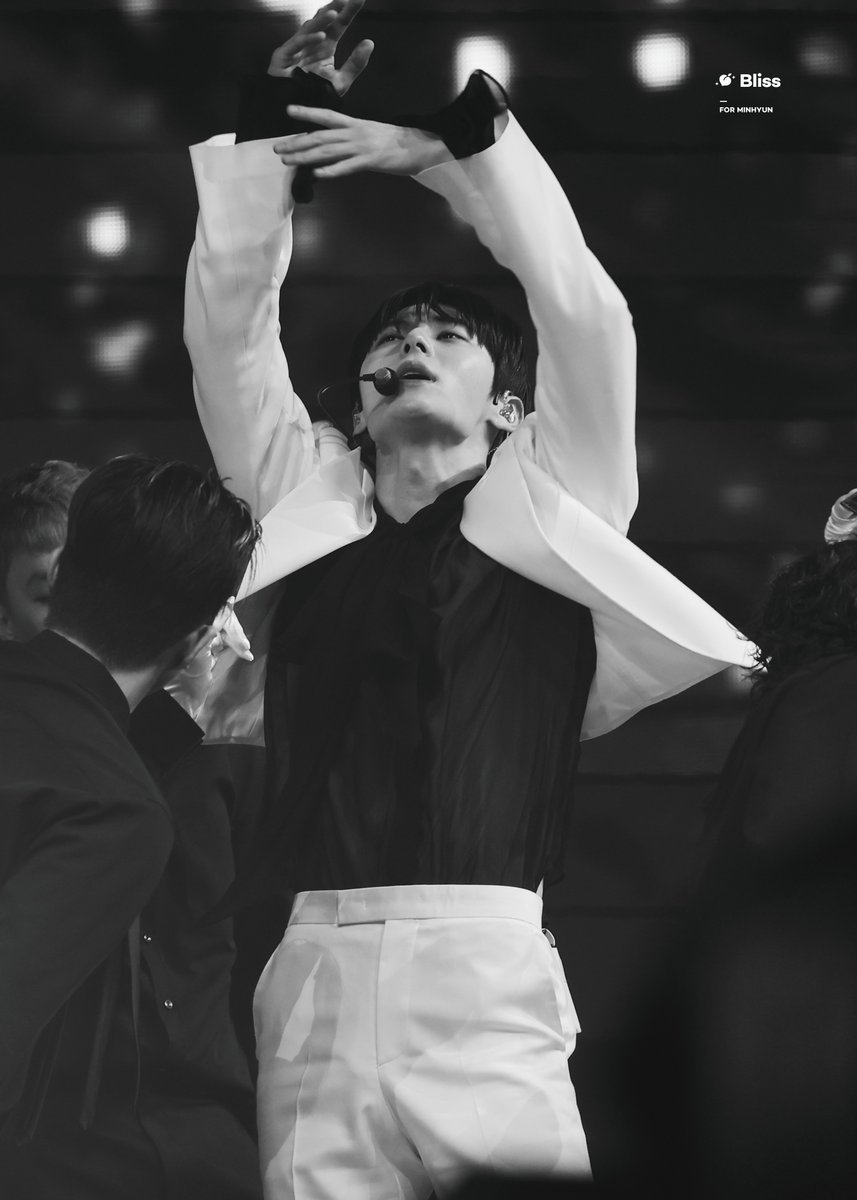 230610 Weverse Con Festival   

🖤💙

#황민현 #민현 #HWANGMINHYUN #MINHYUN