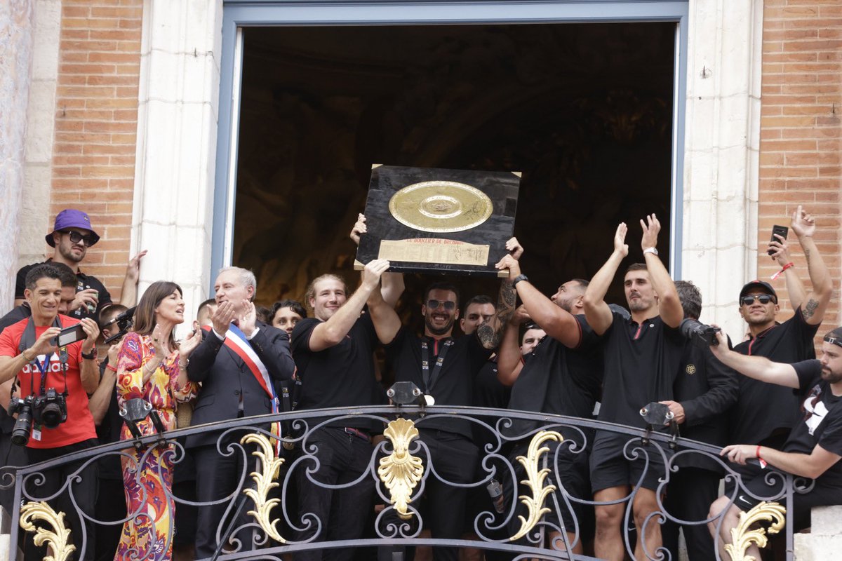 Chère #FamilleST, votre 22ème Bouclier de Brennus 🏆🔴⚫️