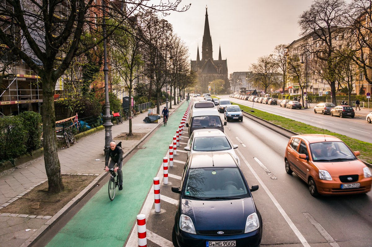 Der #Radweg an der Hasenheide ermöglicht dort sicheres Radfahren, auch für #Kinder und #Senioren. Und jetzt kommts: Er wäre NICHT gebaut worden, wenn es nach der neuen Berliner Senatorin
@SchreinerManja ginge. 
#Nichtmituns ! Wir wollen ein sicheres #miteinander im Verkehr!