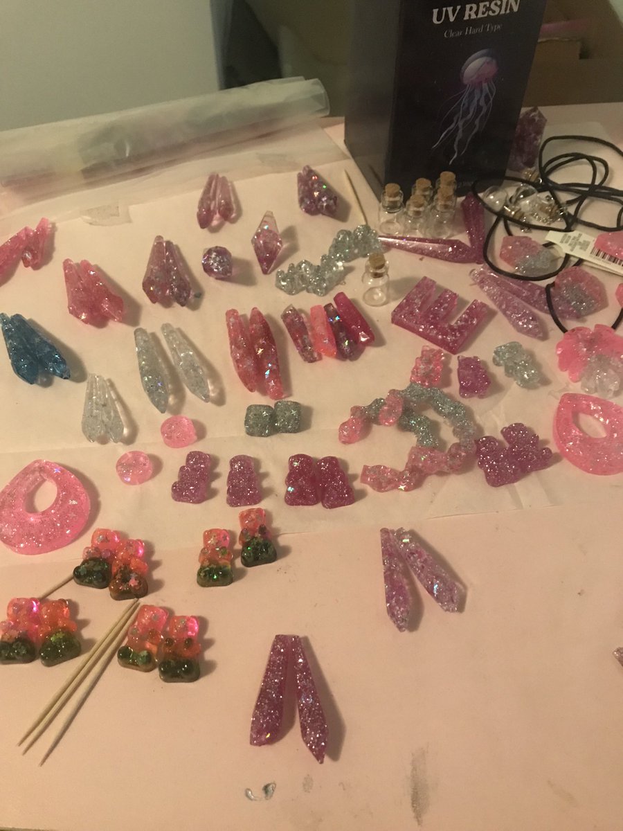 All sorted out. Now just got to wire it all into earrings and necklaces ❤️