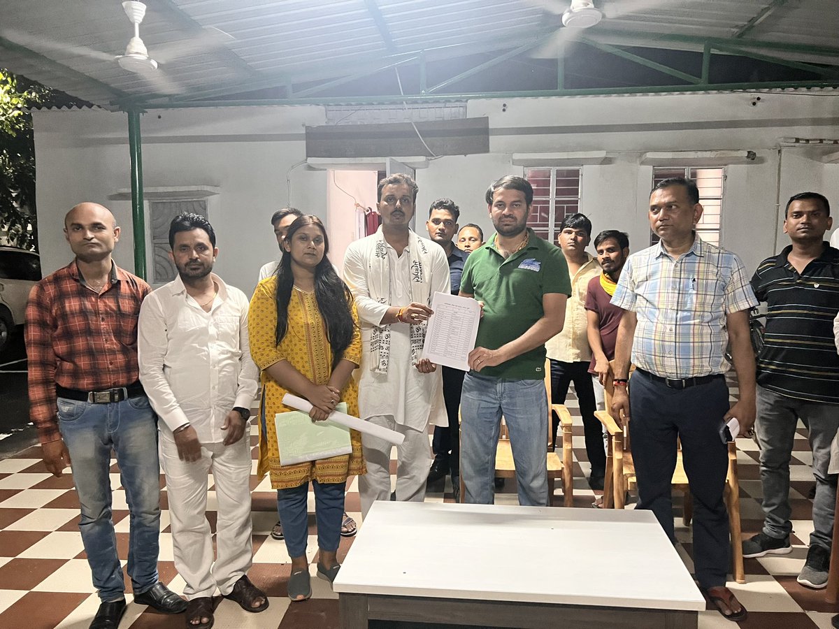 DSS1624's tweet photo. DSS के नवनियुक्त पदाधिकारियों जिसमे प्रदेश कमिटी, जिला के अध्यक्ष एवम बिहार के सभी विश्वविद्यालय अध्यक्ष की सूची DSS के राष्टीय अध्यक्ष श्री तेज प्रताप यादव जी@TejYadav14 द्वारा जारी किया गया।
#TejPratapYadav #DSS https://t.co/XBJOkzQ4G4