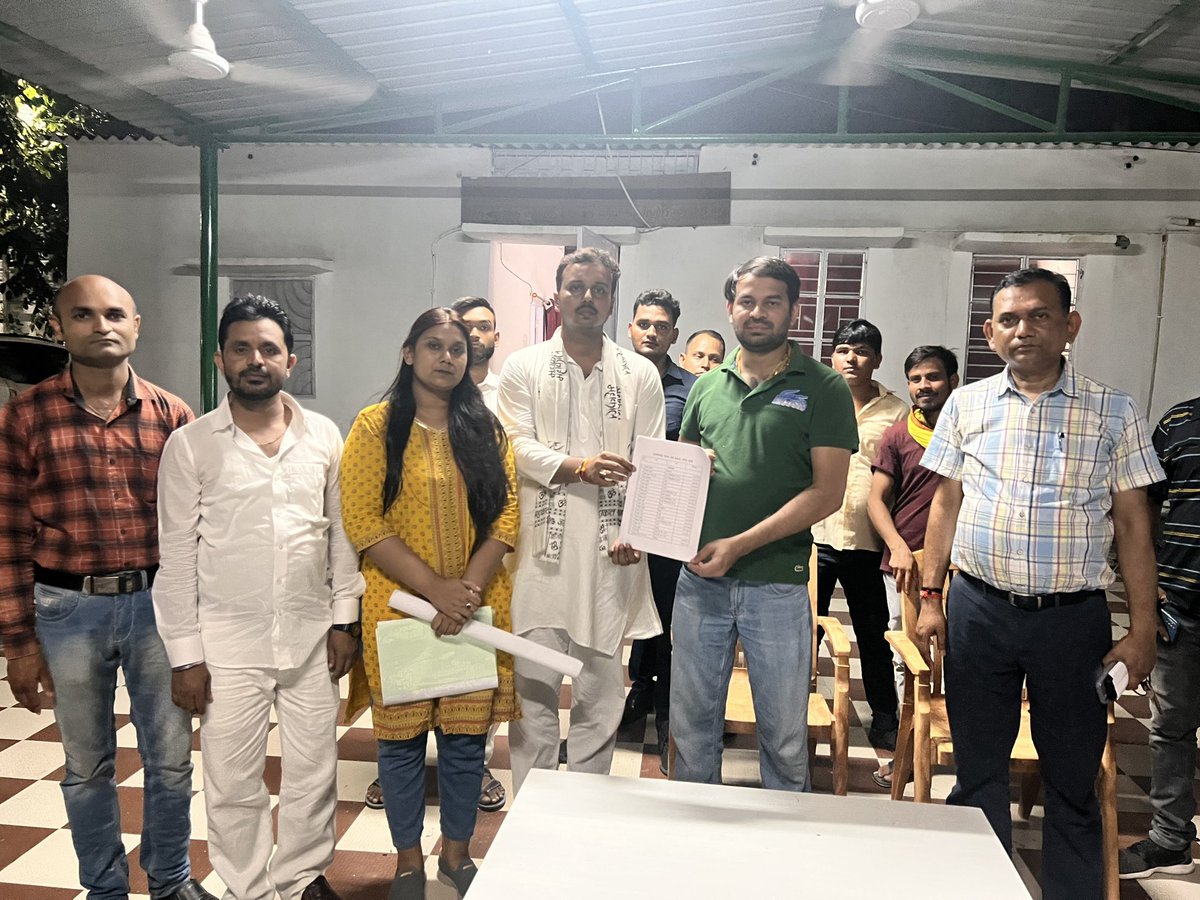 DSS1624's tweet photo. DSS के नवनियुक्त पदाधिकारियों जिसमे प्रदेश कमिटी, जिला के अध्यक्ष एवम बिहार के सभी विश्वविद्यालय अध्यक्ष की सूची DSS के राष्टीय अध्यक्ष श्री तेज प्रताप यादव जी@TejYadav14 द्वारा जारी किया गया।
#TejPratapYadav #DSS https://t.co/XBJOkzQ4G4